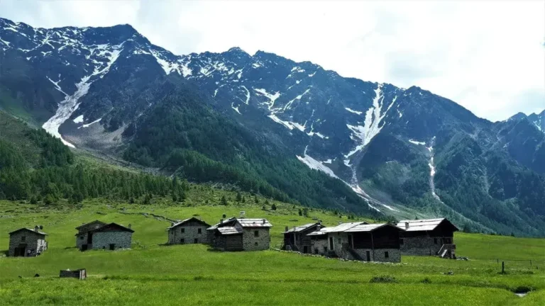 Dorf im Val di Rezzalo