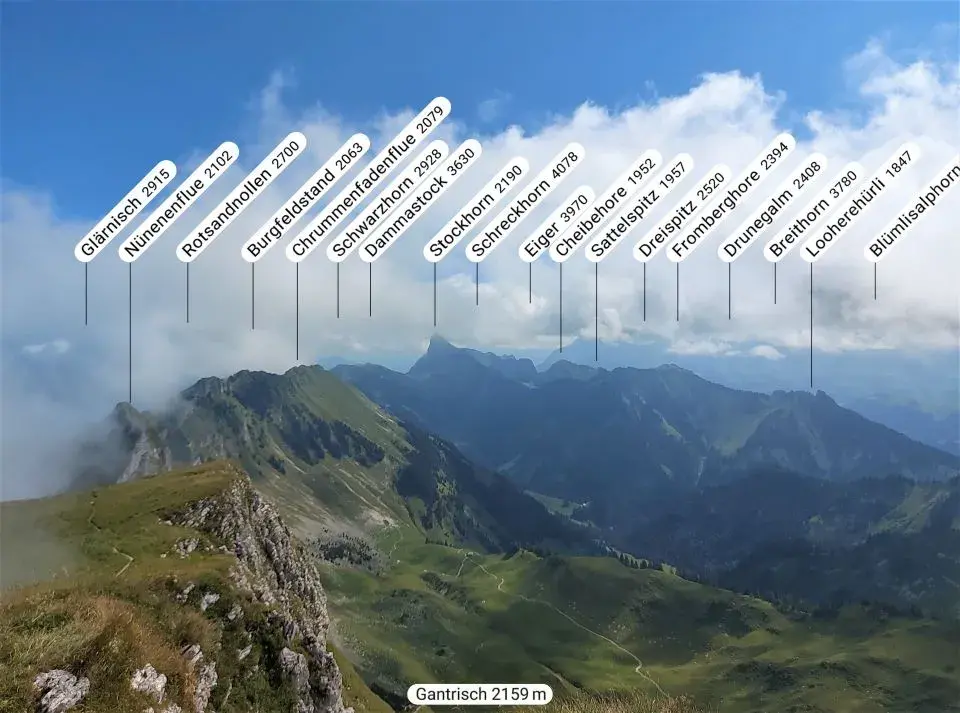Aussicht vom Gantrisch Gipfel auf die Berner Alpen