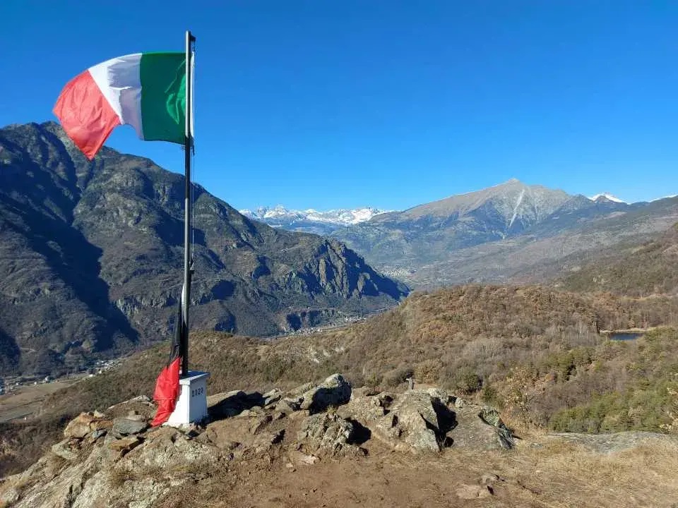 Blick auf Aosta im Aostatal vom Mont de Sain Gilles