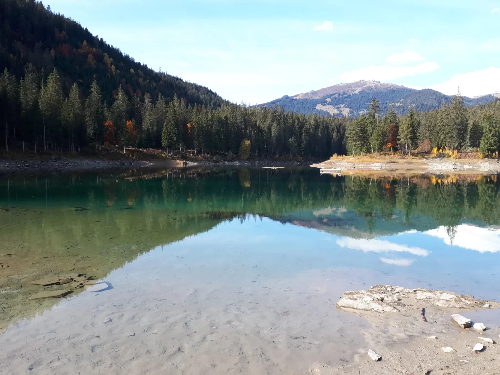 Caumasee bei Flims auf der Caumasee Wanderung zur Rheinschlucht, dem Swiss Grand Canyon