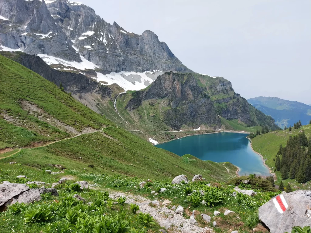Der idyllisch gelegener Bannalpsee bei Wolfenschiessen ist einer der schönsten Bergseen der Schweiz