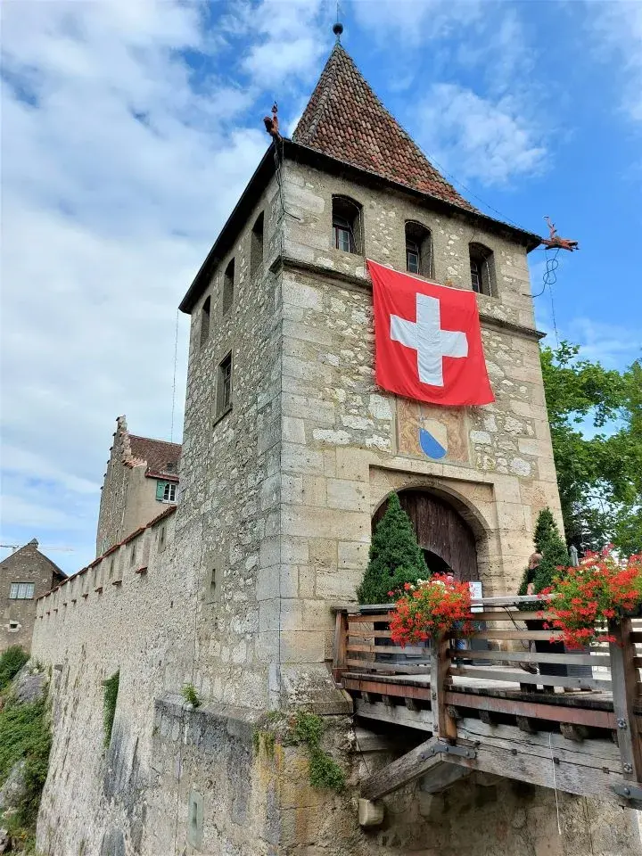 Eingangstor Schloss Laufen in Schaffhausen am Rheinfall