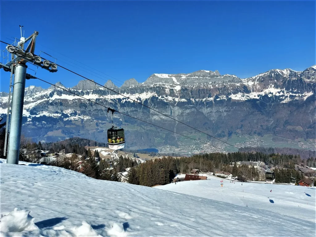 Gondelbahn am Madlis Plateau auf unserer Schneeschuhwanderung Flumserberg von Tannenheim zur Prodalp