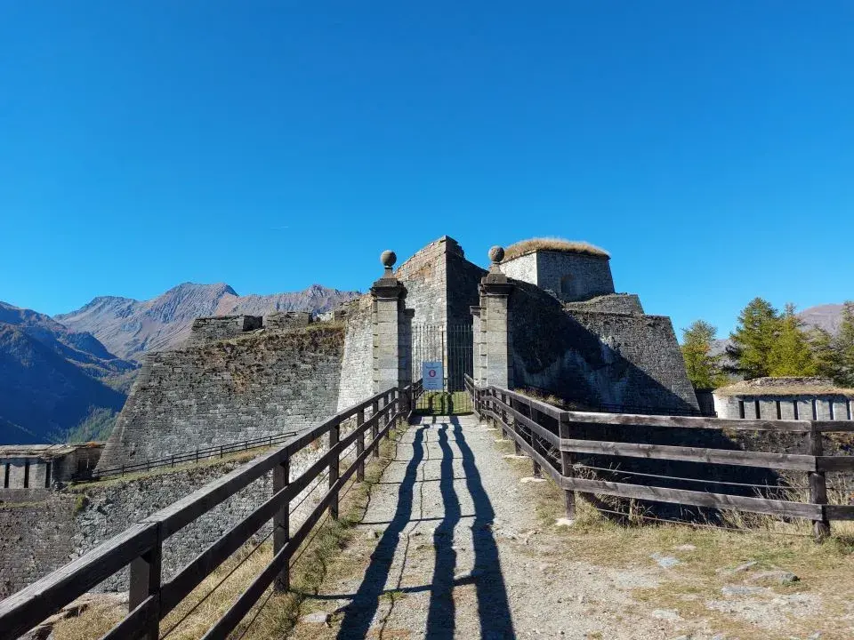 Haupttor des Forte delle Valle, der nördlichen Festung der Festung Fenestrelle