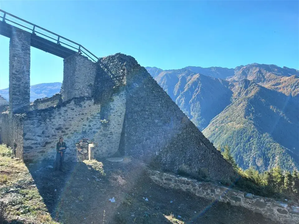Im Festungsgraben des Forte delle Valli, einem Festungsteil des Forte di Fenestrelle, auf  unserer Wanderung nach Usseaux und zum Lago del Laux