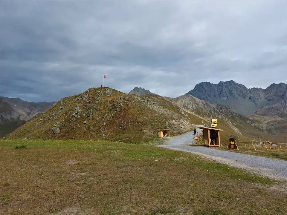Kleiner Hügel auf dem Alptrider Sattel, auf dem Wanderweg zur Alp Bella