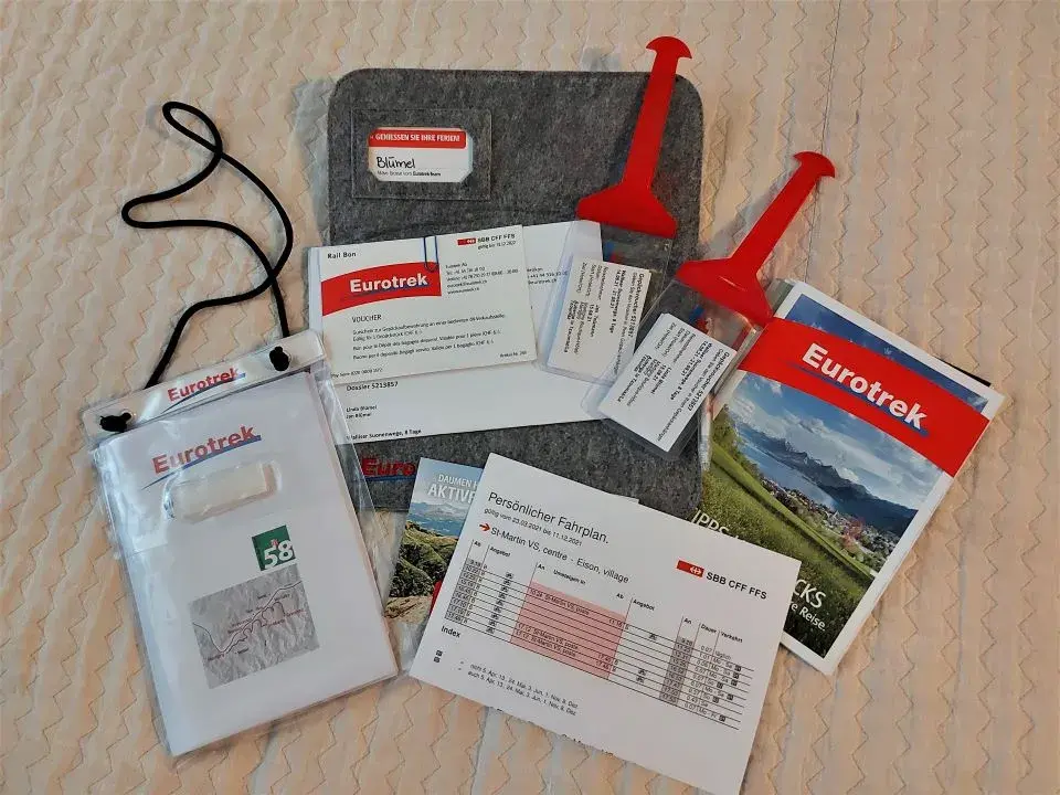 Reiseunterlagen beim Wandern ohne Gepäck und Wandern mit Gepäcktransport