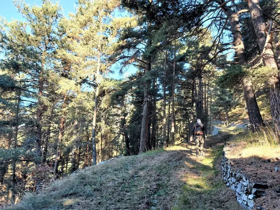 Strada dei Cannoni entlang des Forte di Fenestrelle auf unserer Wanderung nach Usseaux und zum Lago del Laux