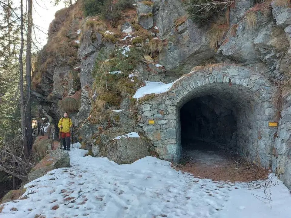 Wandern auf der Ru Courtaud, hoch über dem Val d'Ayas