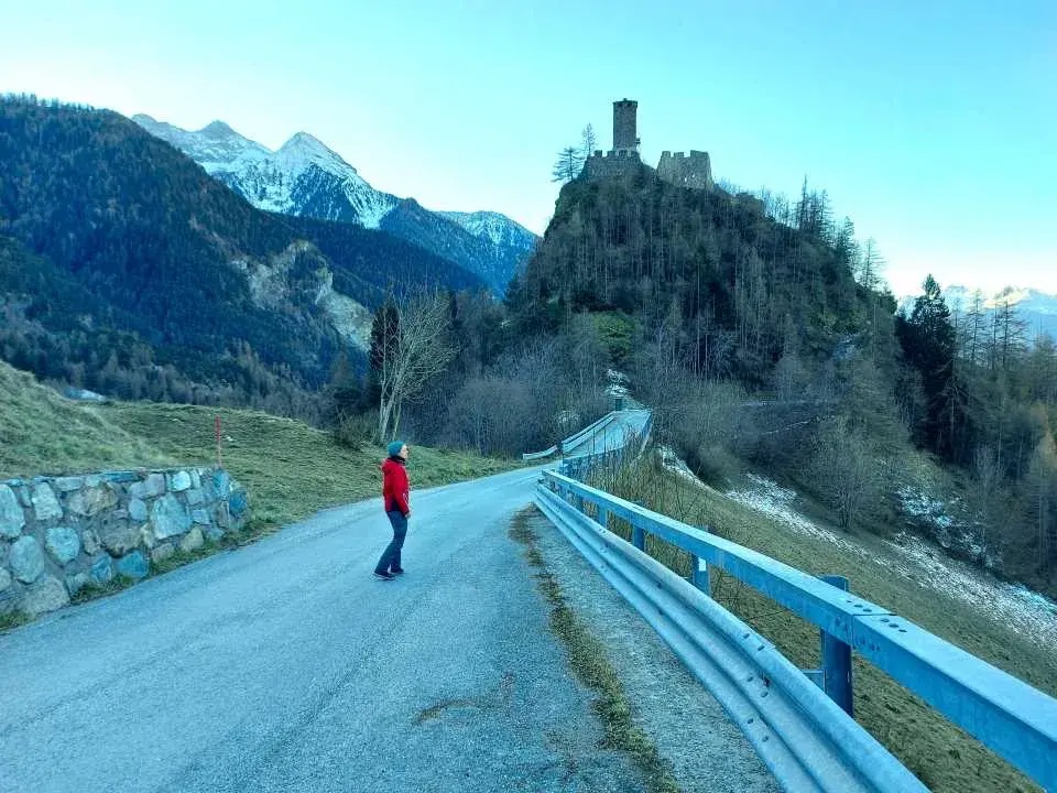 Wanderung zum Castello di Graines im Val d'Ayas