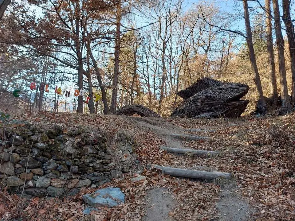 Wanderweg im Naturschutzgebiet Lago di Villa
