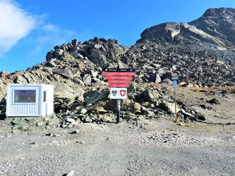 Wanderweg und Landesgrenze auf dem Viderjoch, in Richtung Greispitz, Salaaser Kopf und Zeblasjoch