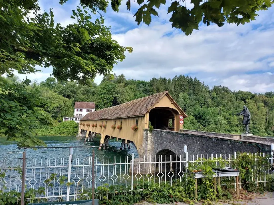 Zollbrücke auf die Klosterinsel Rheinau auf unserer Wanderung Rheinau Rheinfall