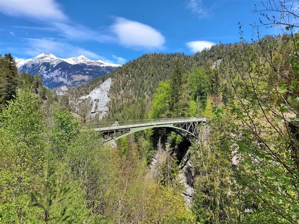 alte Versamertobelbrücke unterhalb Versam, auf der Wanderung von Trin