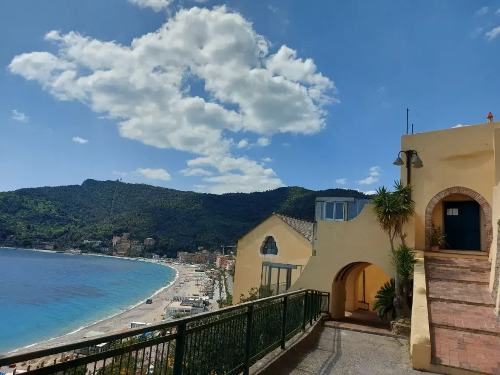 Ehemaliges Benediktinerkloster oberhalb von Noli und unterhalb des Castello di Monte Ursino