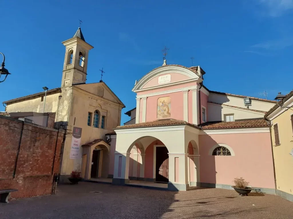 Pfarrkirche San Donato innerhalb des Castello von Barolo, ein Highlight der Barolo Weinwanderung