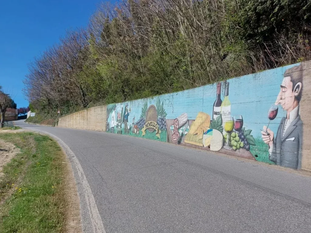 Straßenkunst auf unserer Barolo Weinwanderung nach Novello