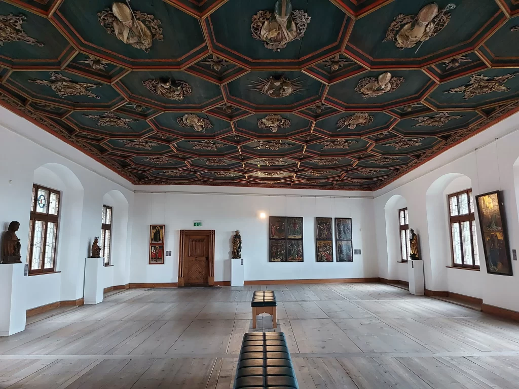 Der Rittersaal innerhalb des Hohen Schlosses ist eine der Hauptsehenswürdigkeiten von Füssen
