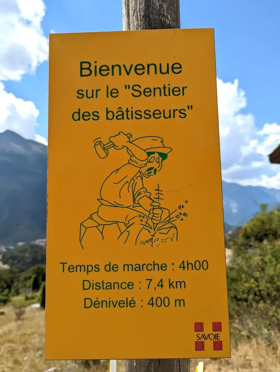 Ausschilderung für den Wanderweg Sentier des Bâtisseurs