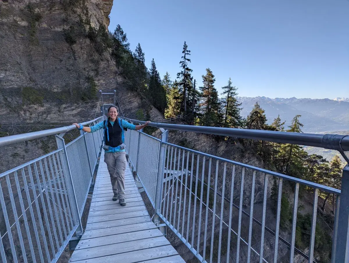 Linda auf der Hängebrücke der Bisse do Ro