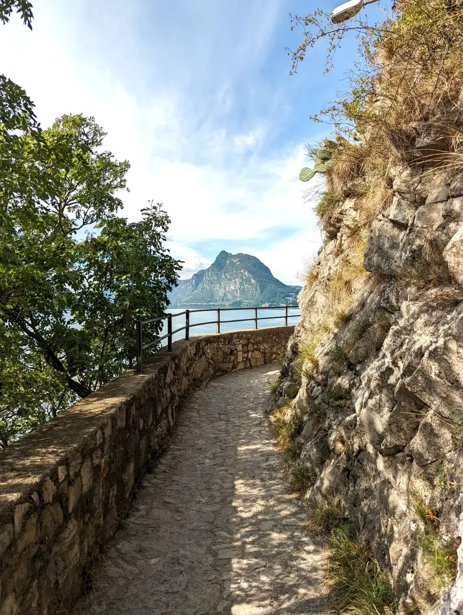 Olivenwanderweg von Lugano nach Gandria entlang des Luganersee