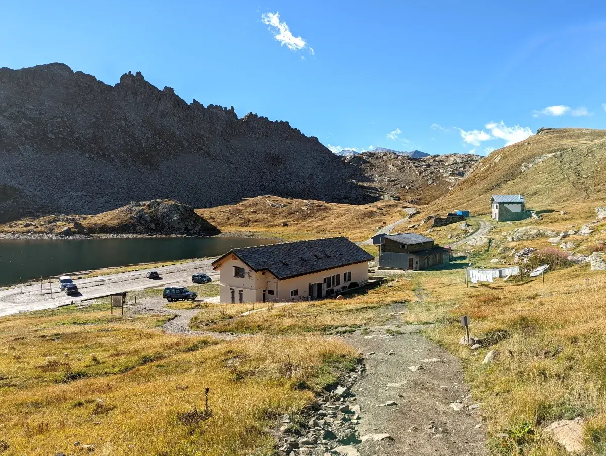 Rifugio Savoia neben den Laghi Nivolet auf der Nivolet Hochebene