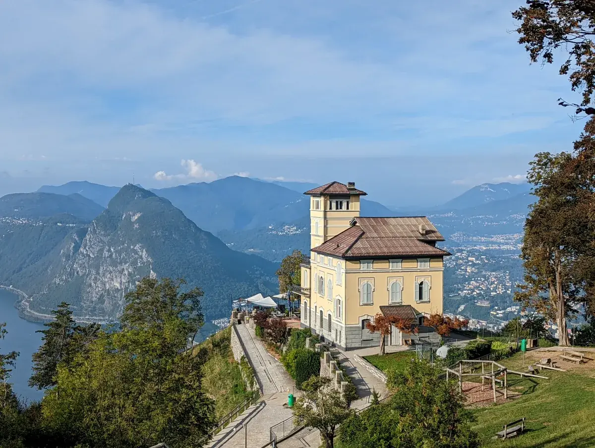 Ristorante Vetta Monte Brè, einer der Tessin Sehenswürdigkeiten
