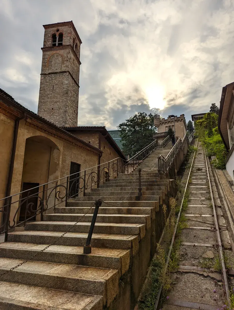 Salita degli Angioli und Kirche degli Angioli in Lugano