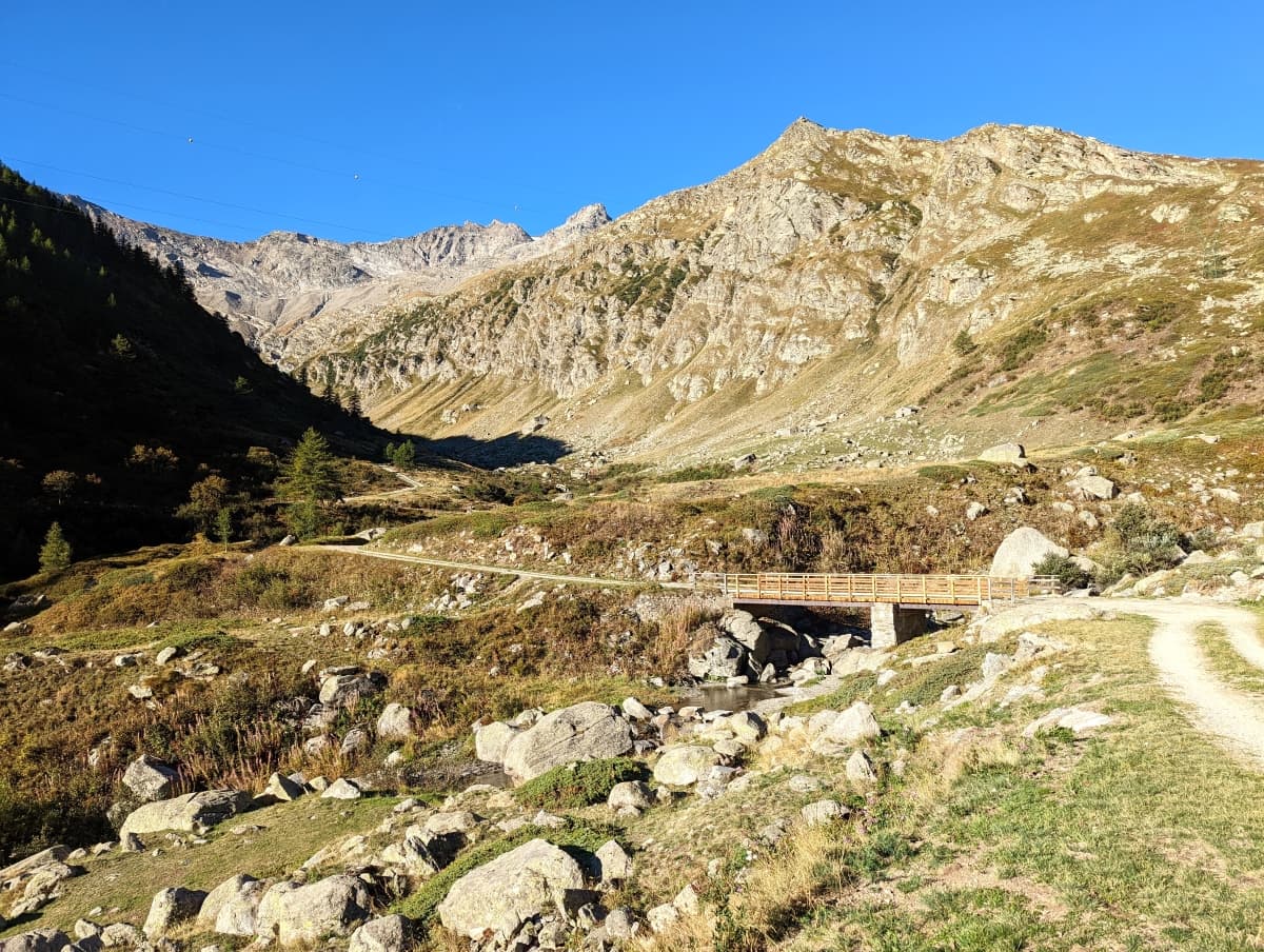 Start der Wanderung am Vallone Serrù, unterhalb des Lago Serrù