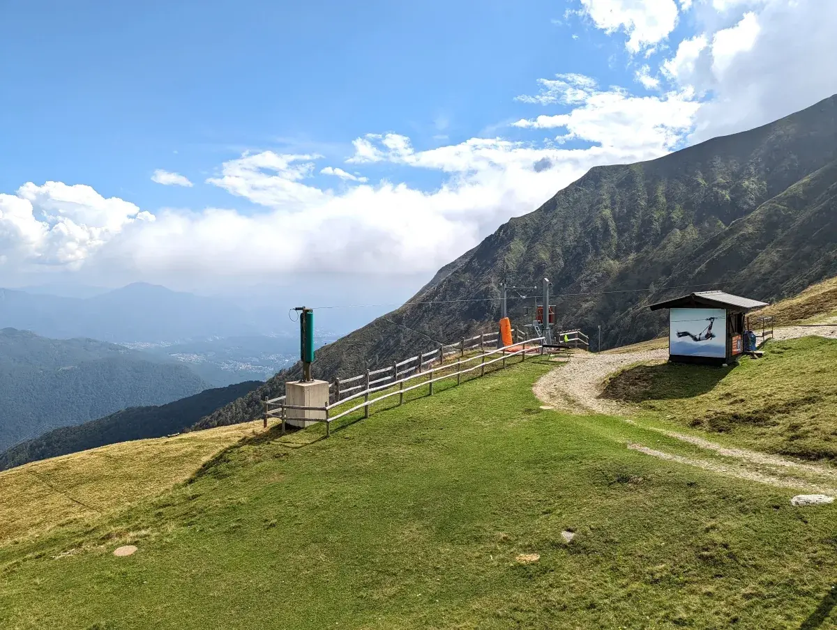 Tyrolienne Startpunkt an der Alpe Foppa unterhalb des Monte Tamara Gipfels