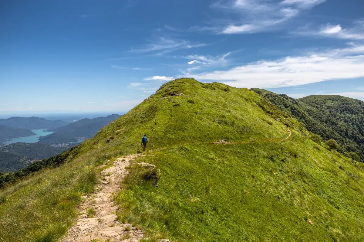 Höhenweg zwischen Monte Tamaro und Monte Lema, einer der herausragenden Monte Tamaro Wanderungen