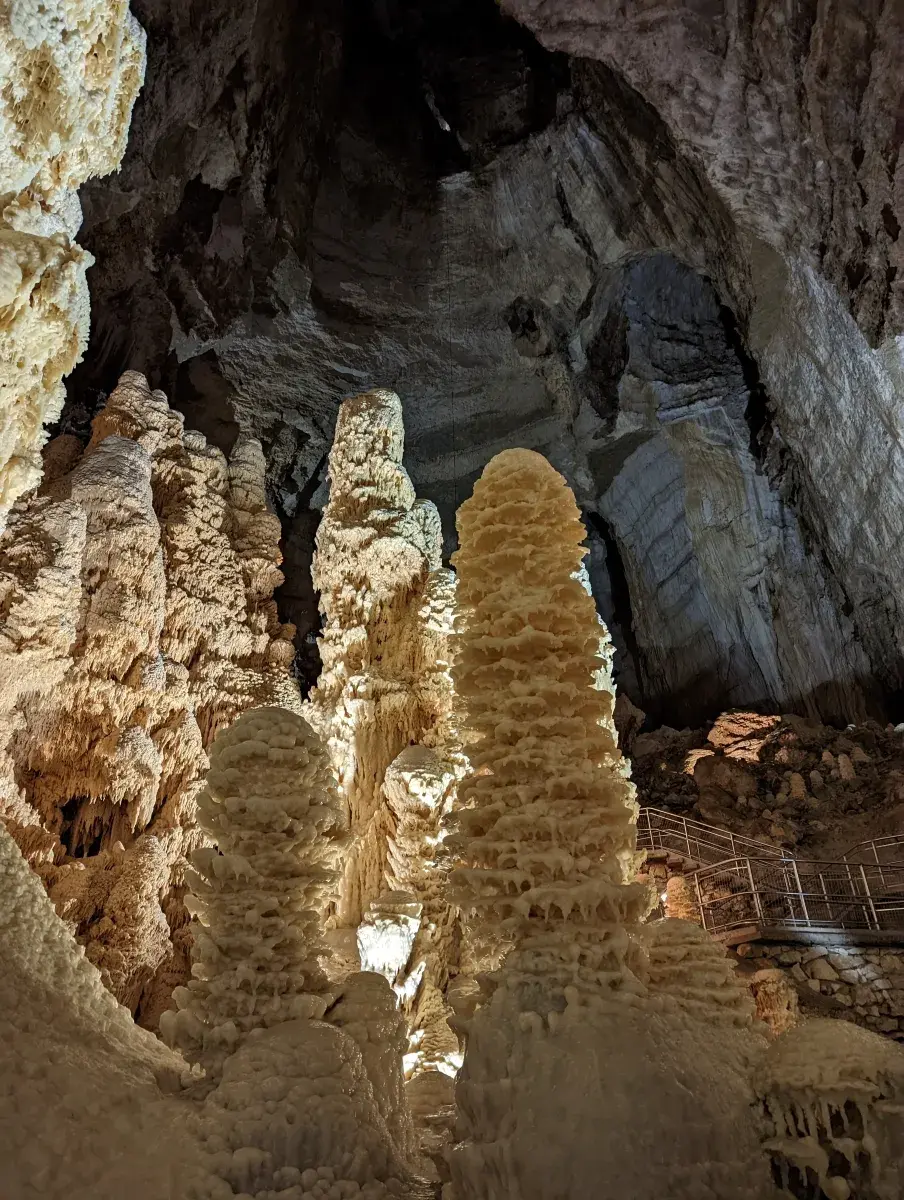 Bizarre Unterwelt in den Grotte di Frasassi