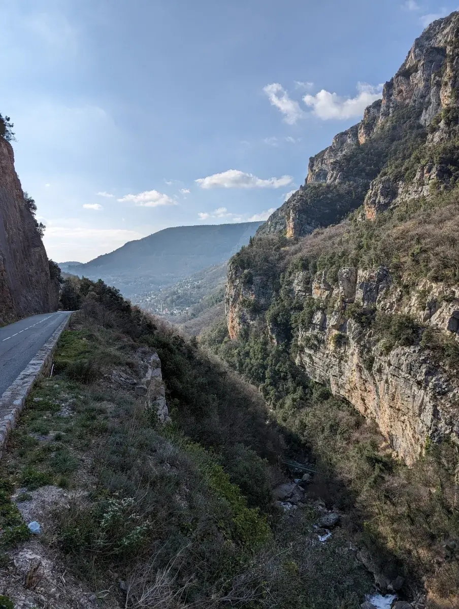 Auf der Route des Gorges / D6 durch die Gorges du Loup