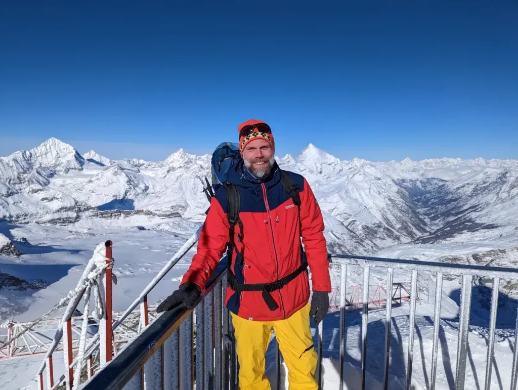 Jan auf der Aussichtsplattform des Klein Matterhorn im Winter