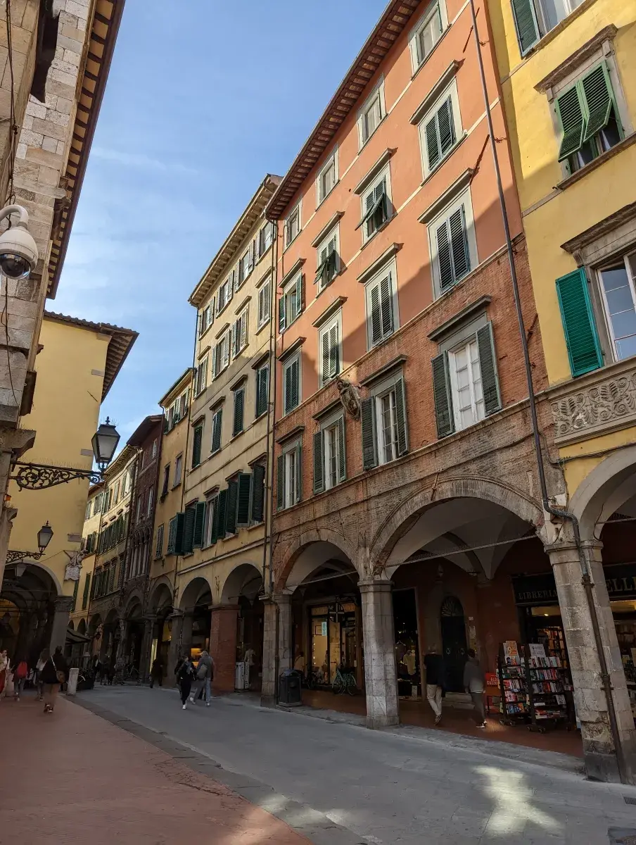 Borgo Stretto, Gasse mit Arkaden in der Pisa Altstadt