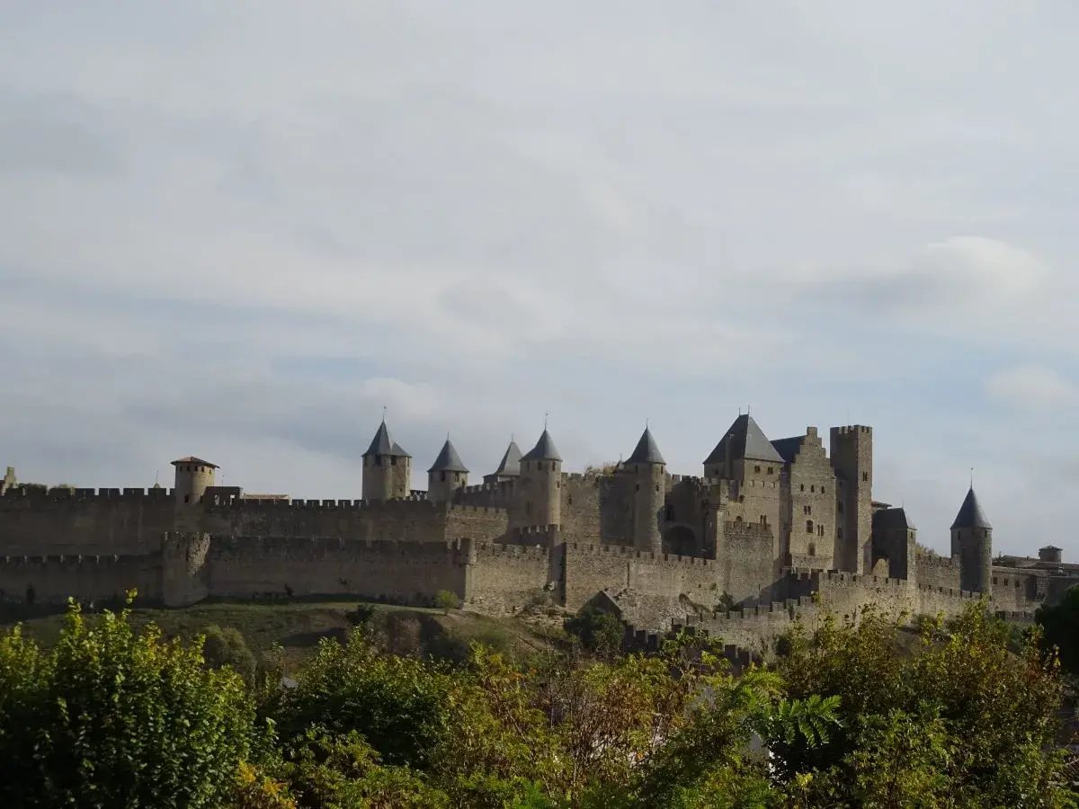 Carcassonne im südwesten Frankreichs auf dem europäischen Fernwanderweg E4