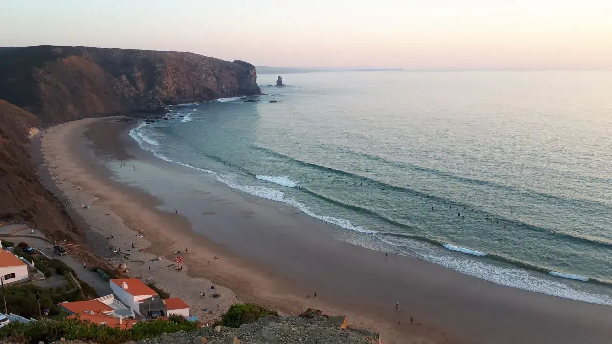 Strand bei Aljezur entlang der Costa Vicentina auf dem europäischen Fernwanderweg E9