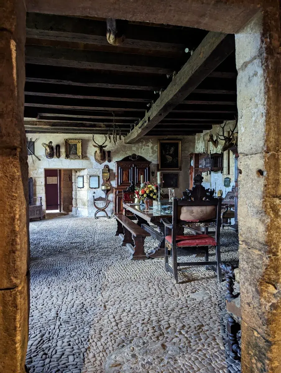 Esszimmer in der Maison Forte de Reignac