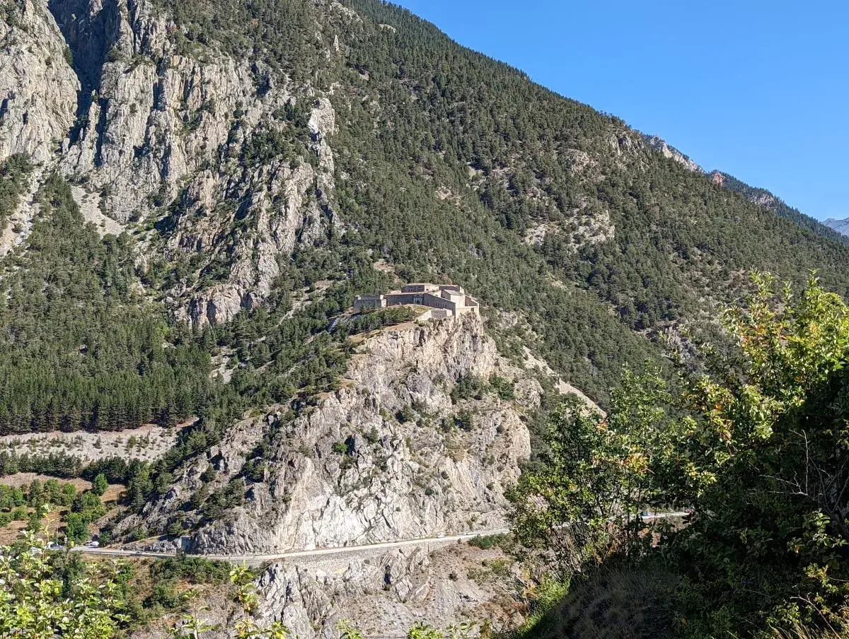 Fort des Salettes, Teil der Briancon Festungen