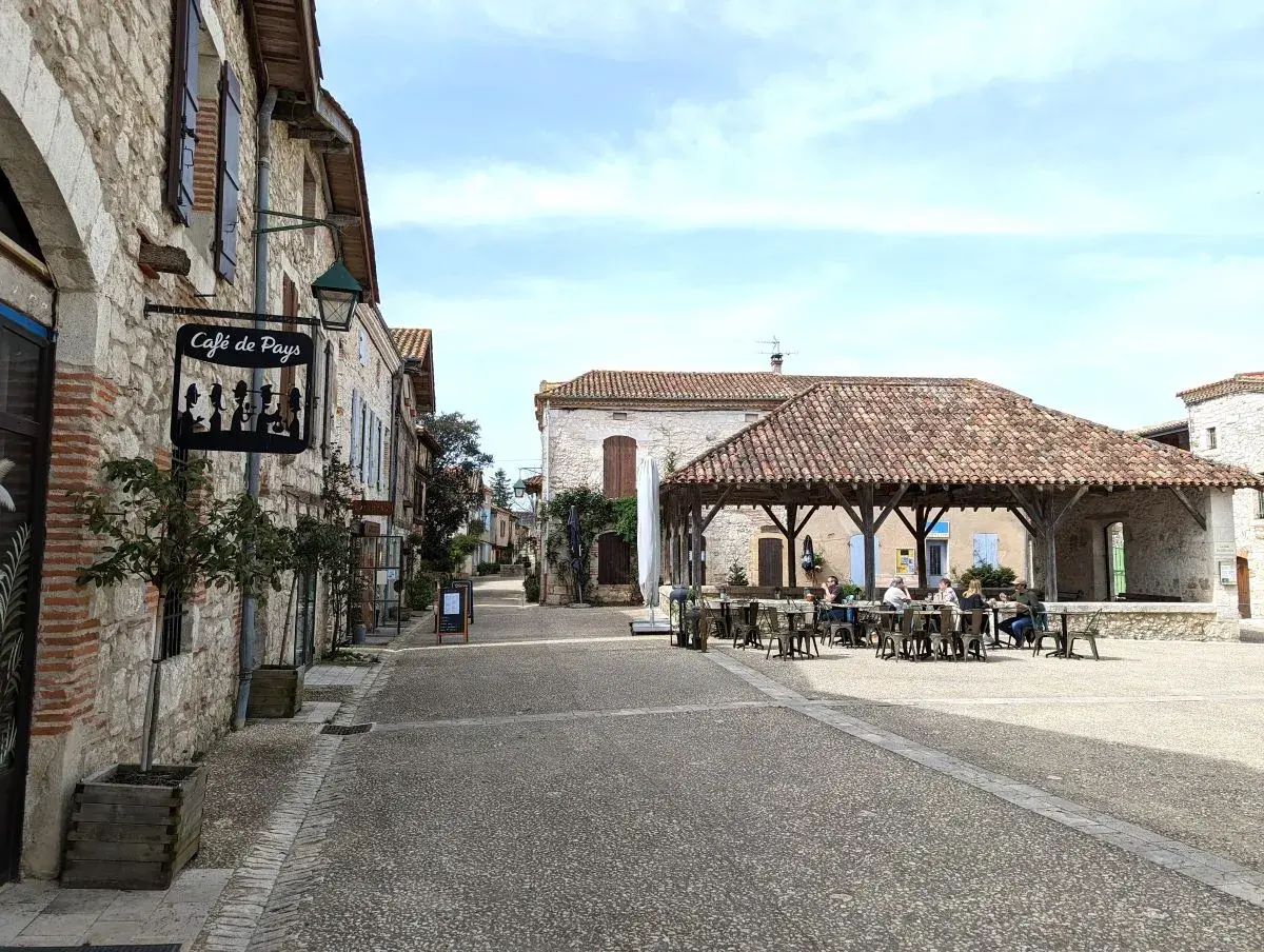 Marktplatz von Pujols-le-Haut, einem der schönsten Dörfer in Lot et Garonne