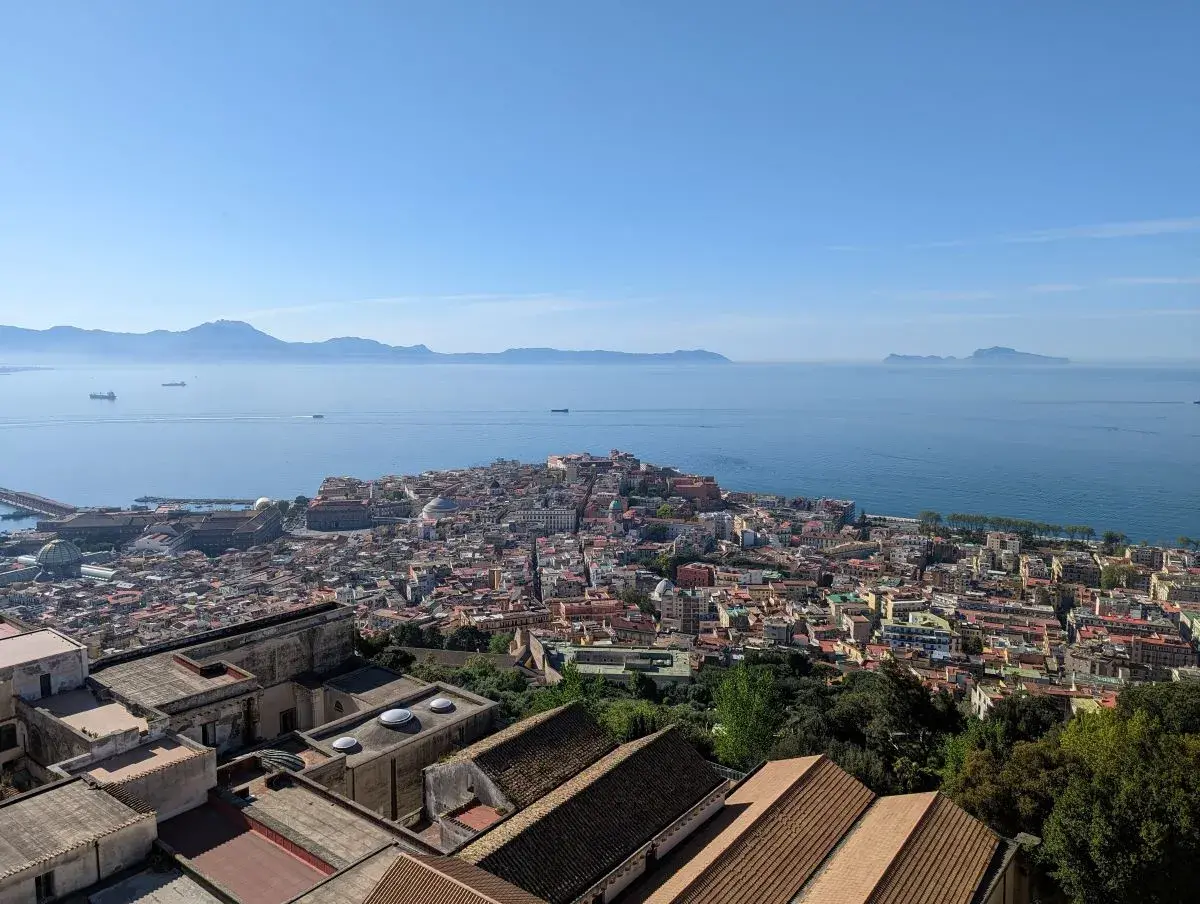 Ausblick über Neapel und Capri vom Castel Sant'Elmo