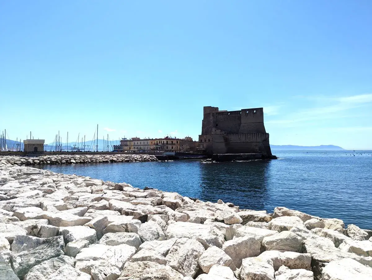 Castel dell'Ovo in der Innenstadt Neapels