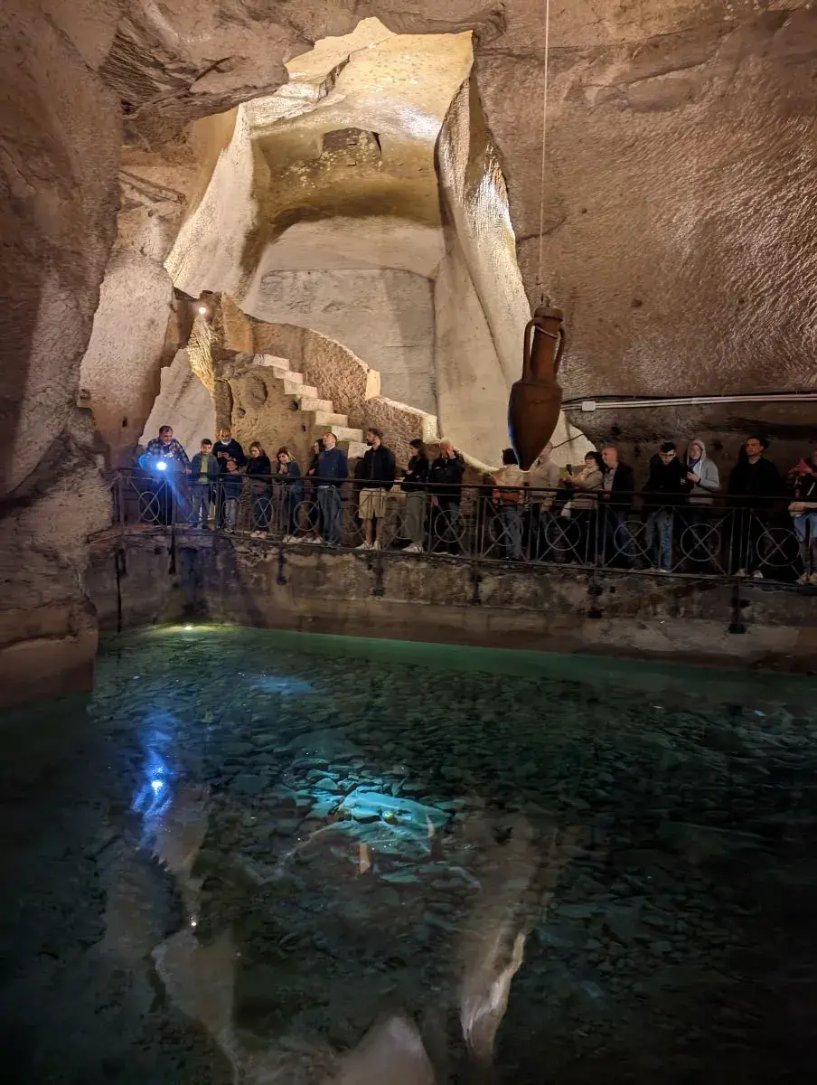 Zisterne in Napoli Sotterranea, unterhalb der Altstadt Napolis