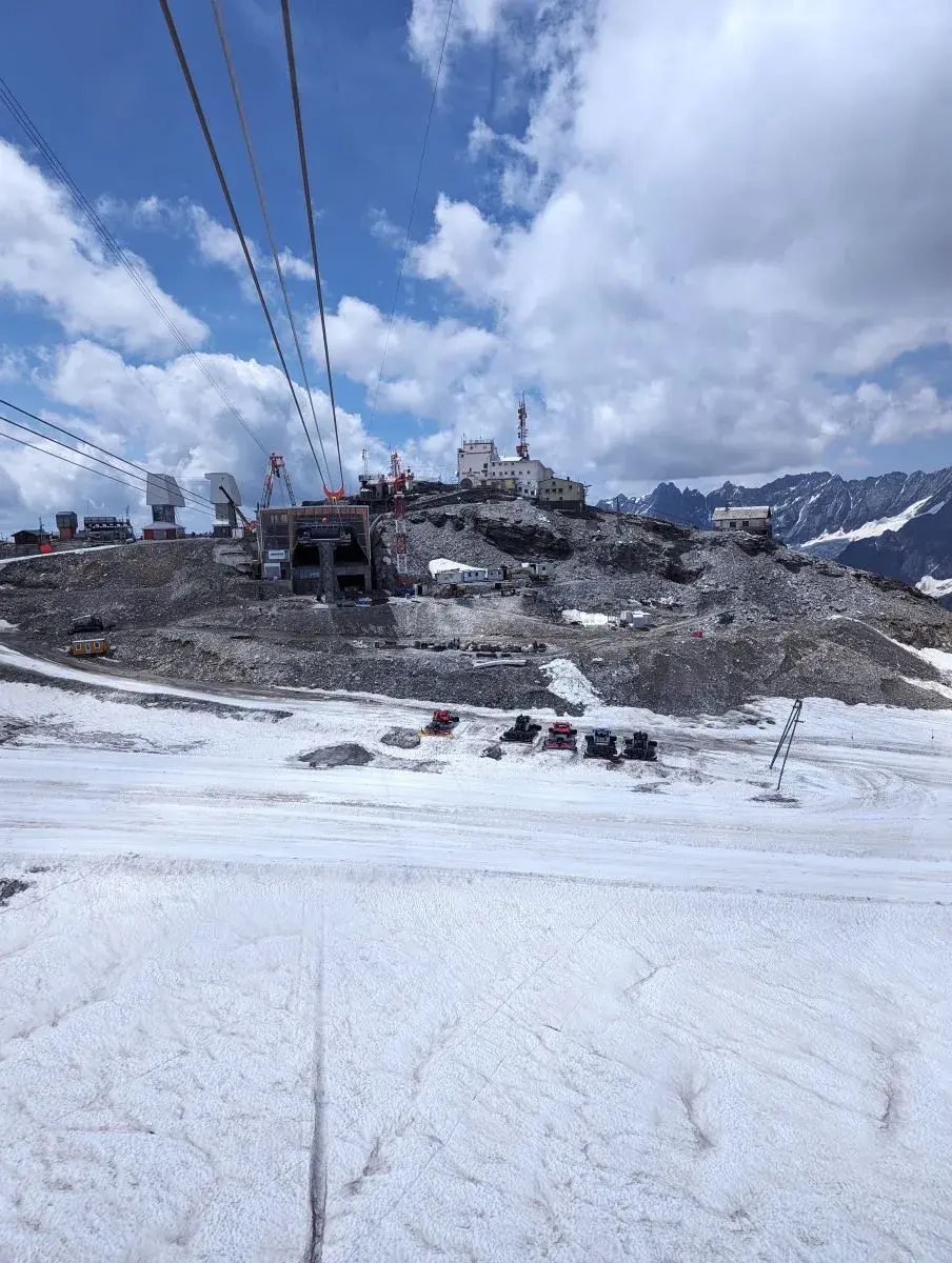 Bergstation Testa Grigia auf der Matterhorn Alpine Crossing