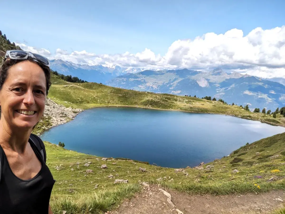 LInda vor dem See Lago di Chamolé oberhalb von Pila und Aosta