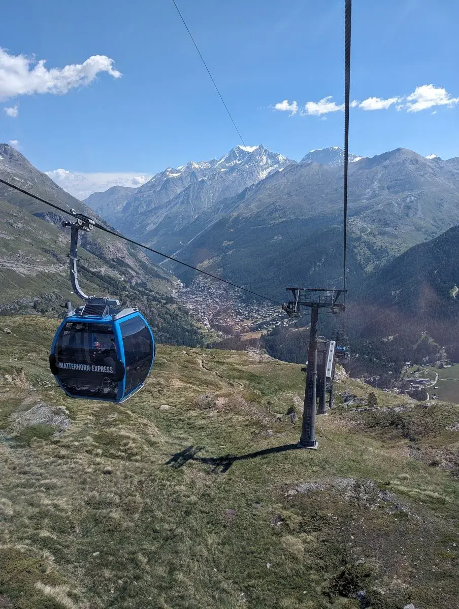 Matterhorn Express Gondel auf dem Weg nch Furi