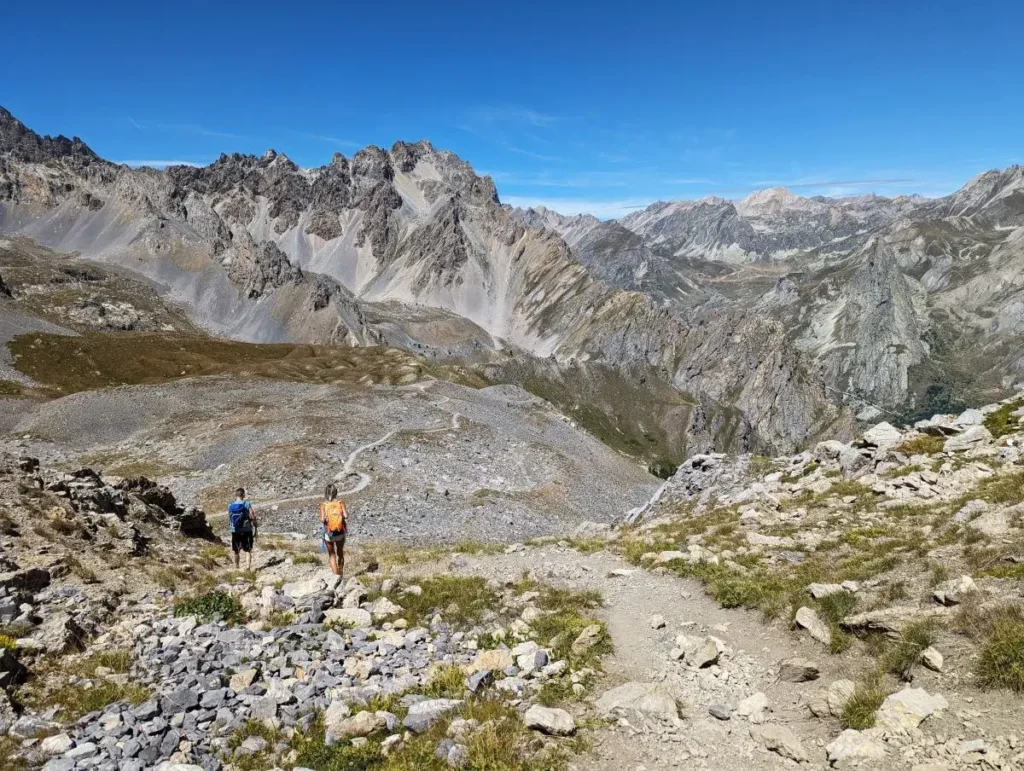 Linda und ein anderer Wanderer auf dem Sentiero Pier Giorgio Frassati zur Grange Pausa