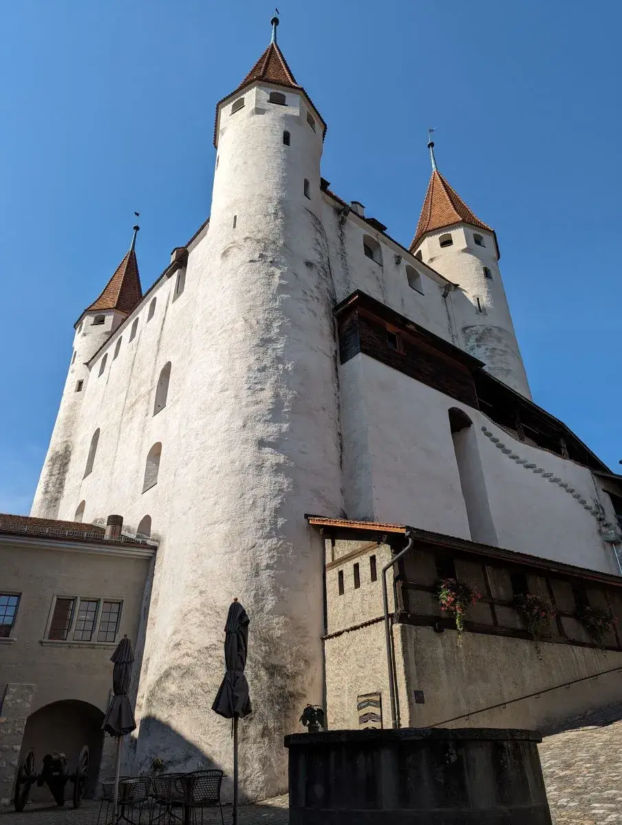 Der weisse Donjon vom Schloss Thun