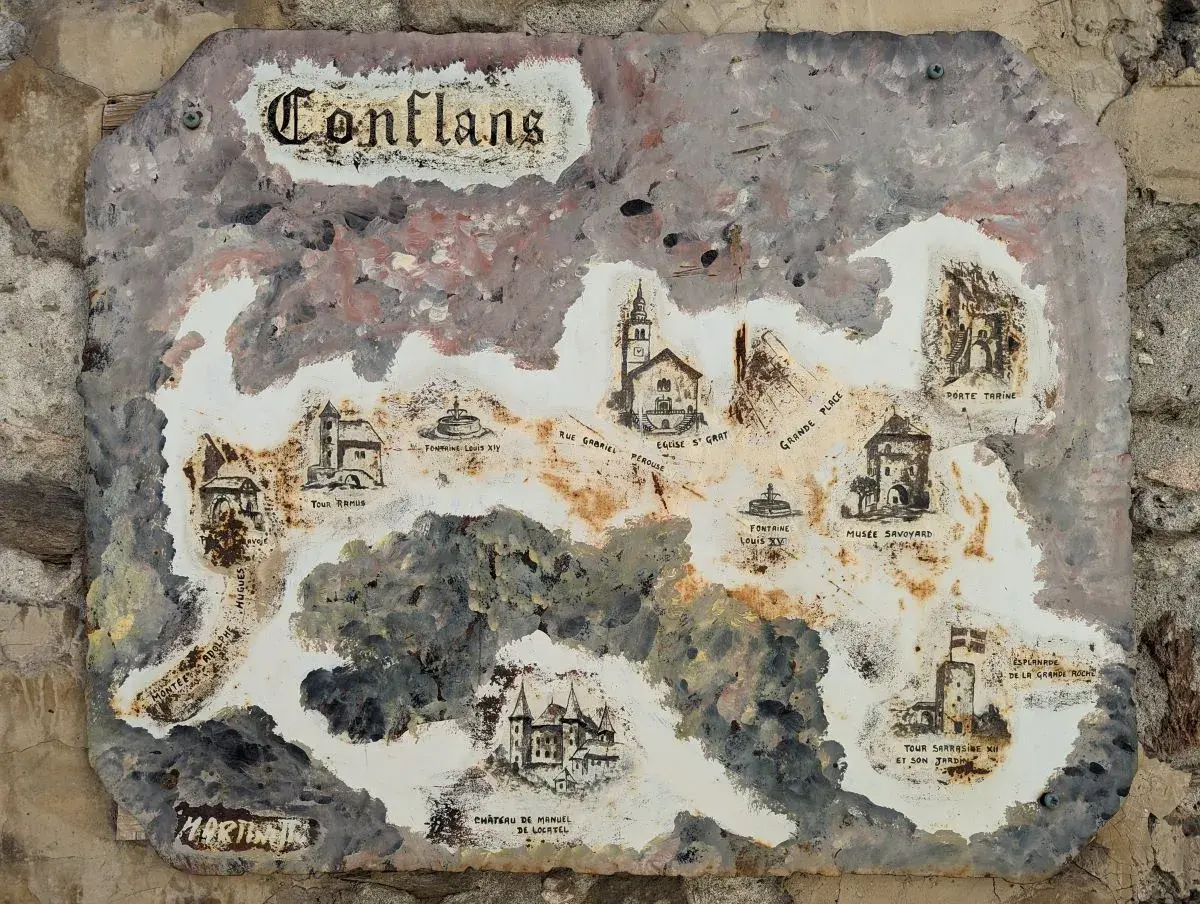 Plakat mit den Albertville Sehenswürdigkeiten in der Oberstadt Conflans