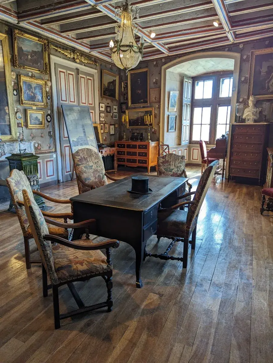 Arbeitszimmer im Chateau de Montrottier